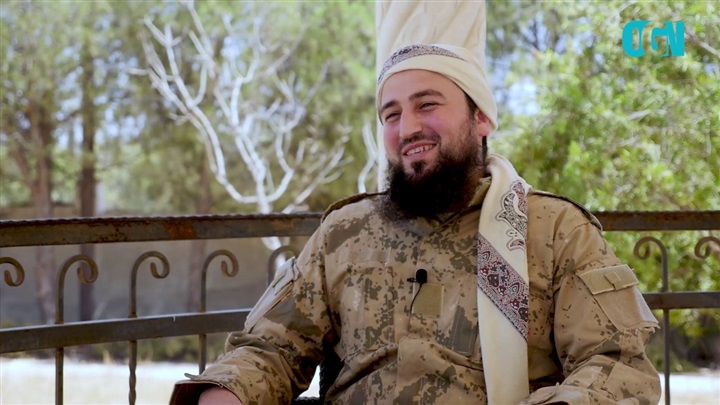 فخار يكسر بعضه..