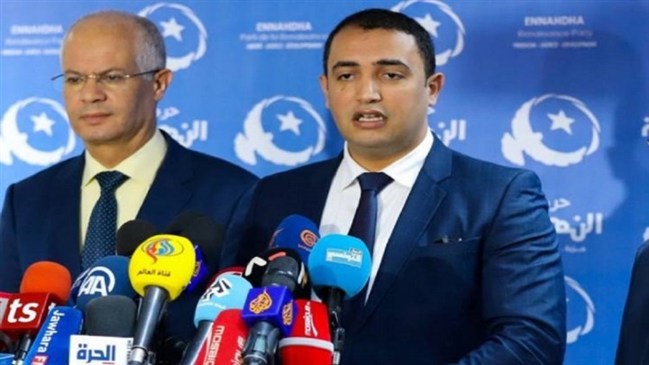 وما زال سقوطها يتوالى..