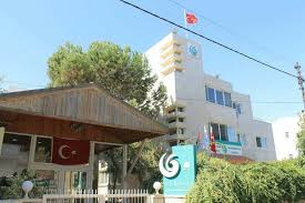 معهد «يونس إمره»