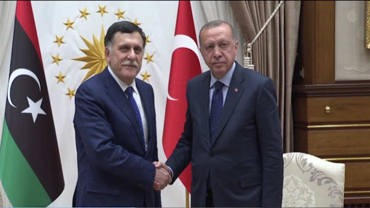 بتزييف الحقائق..