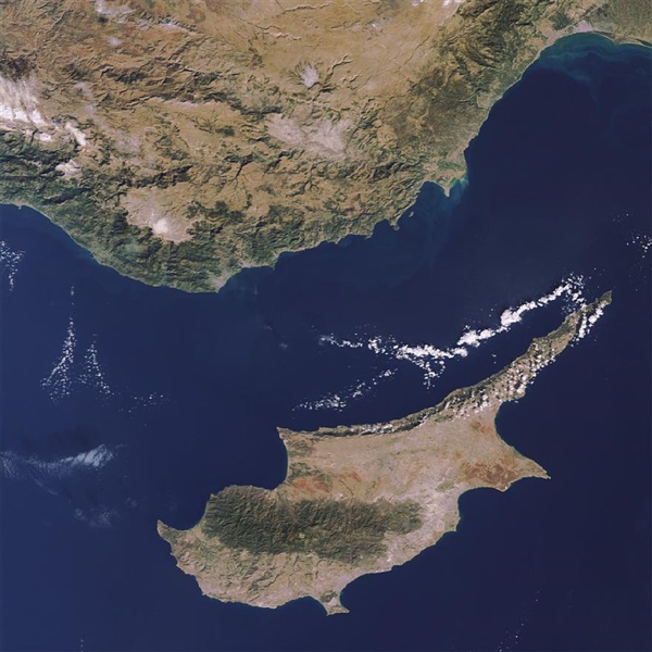 دعمًا لقبرص.. عبث