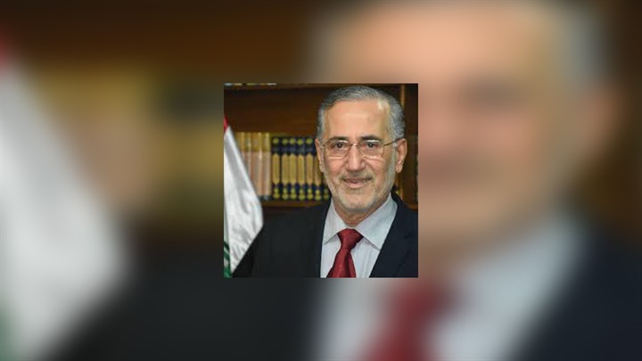 بعد تجنيسهم.. لاجئون