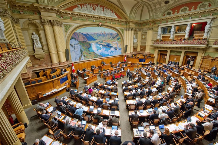 سويسرا تصر على تطبيق