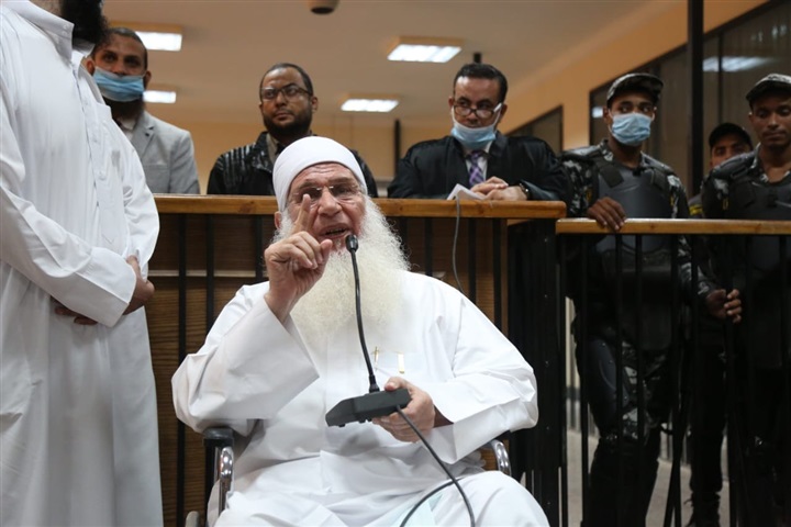 ولا عزاء لمريديه