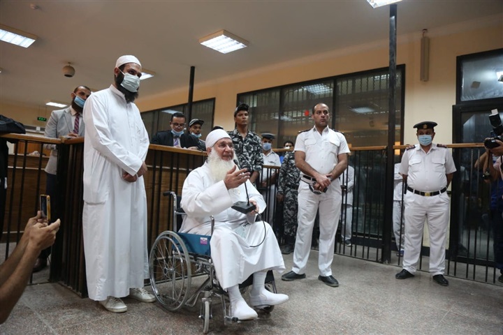 ولا عزاء لمريديه