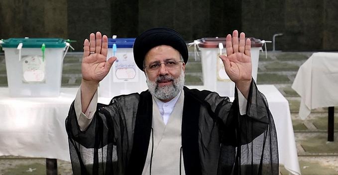 رئيسي يفوز.. قاضي