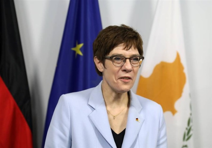 وزيرة الدفاع الألمانية