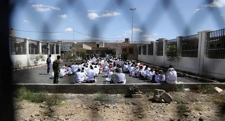 بجرائم حرب.. الحوثي