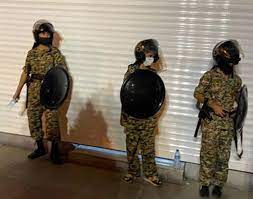 زهور يحرقها الملالي..